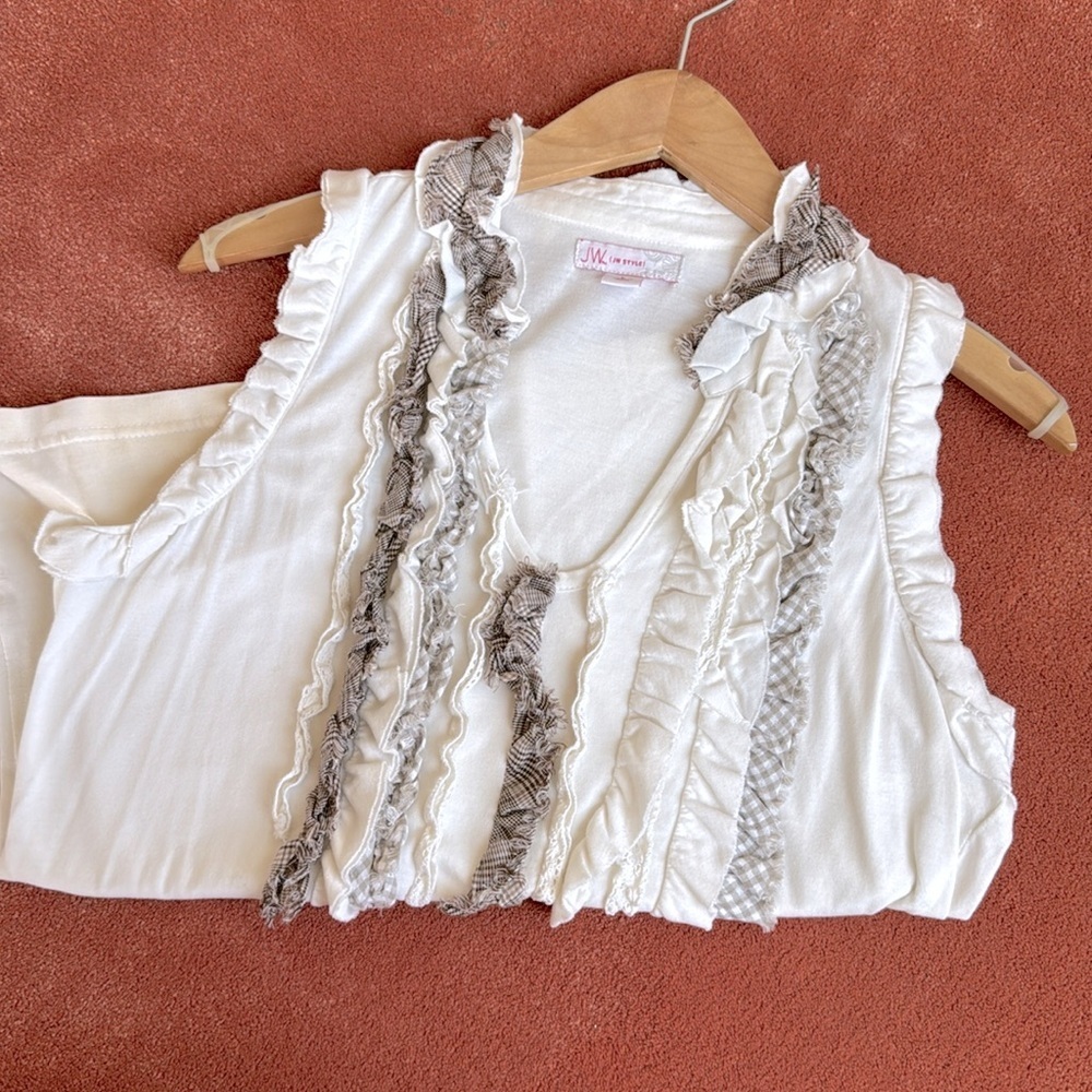 Cream tank with rows of ruffles, super cute and unique size large